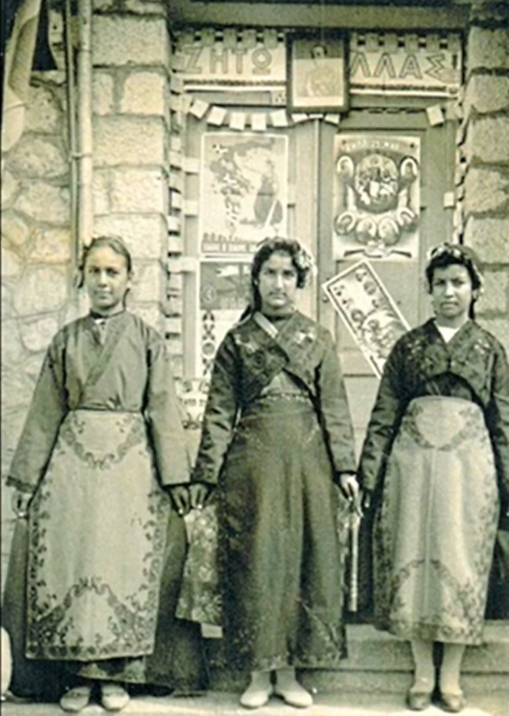 Mujeres Karamanlides