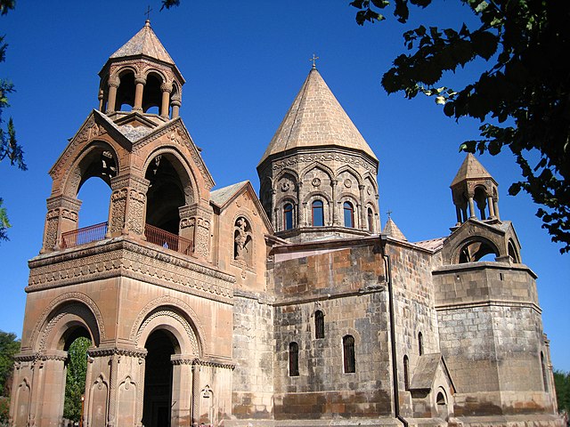 Catedral de Etchmiadzin, fundada en Armenia en el año 303, considerada una de las más antiguas del mundo