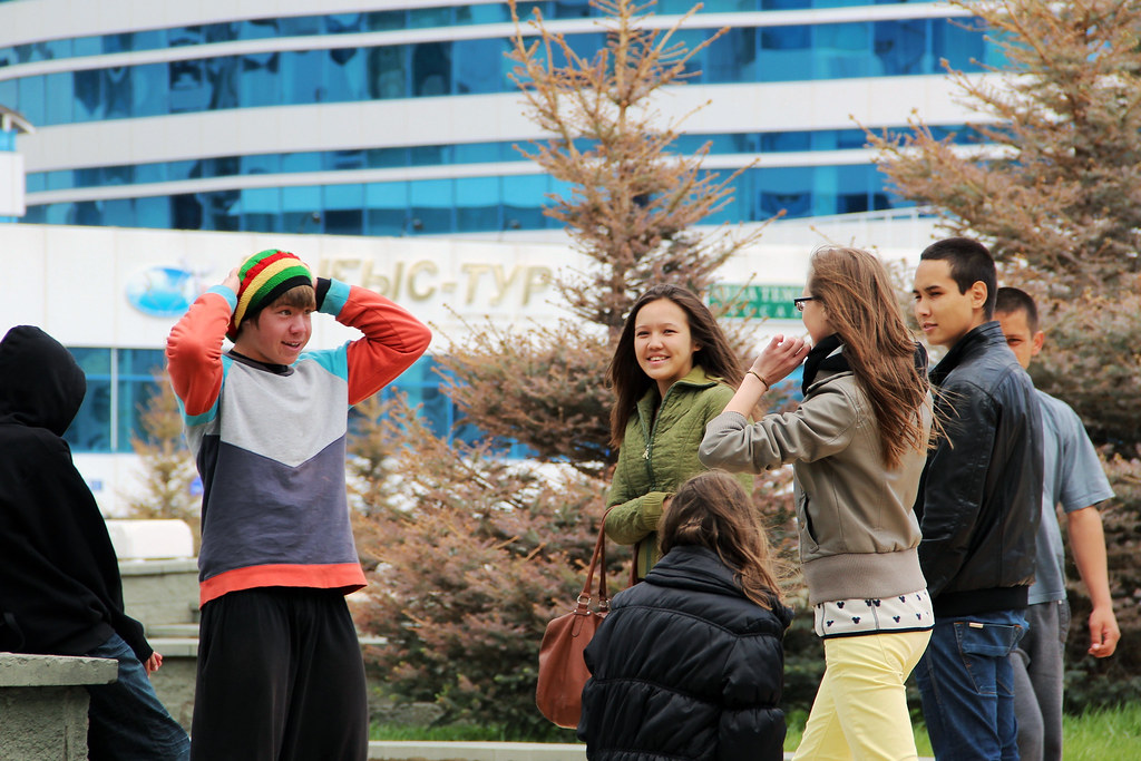 Jóvenes kazajos en la universidad