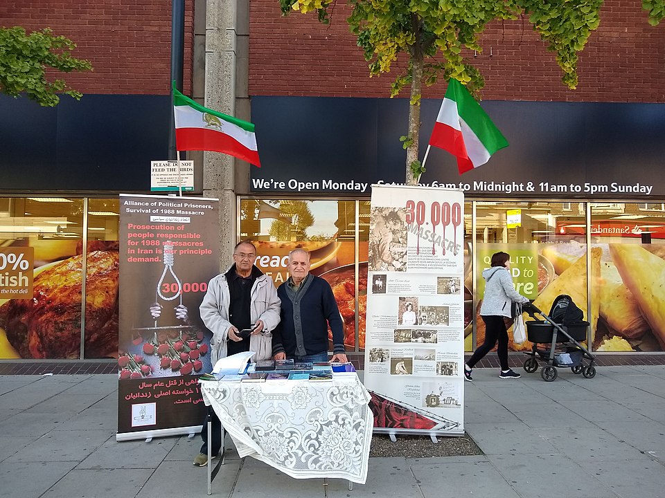 Protesta de la diáspora iraní en Londres por la masacre de 1988