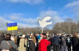 Bandera LGTB+ con bandera de Ucrania incluida