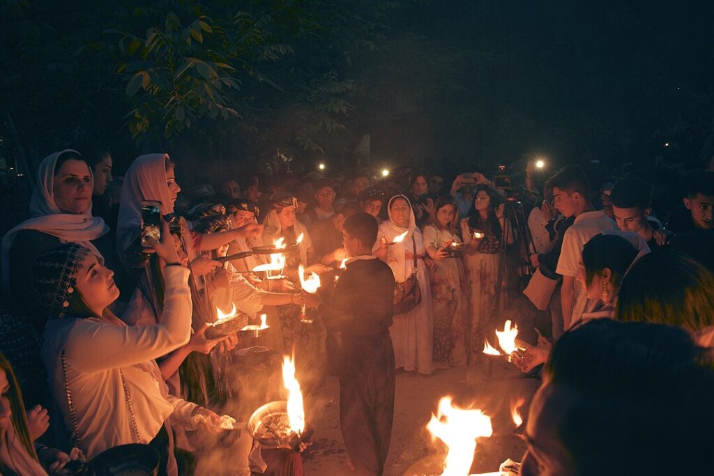 Yazidíes celebrando el año nuevo yazidí en Abril de 2018 en Lalish, Irak