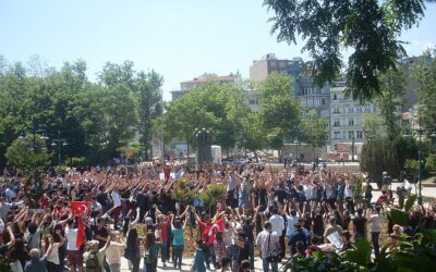 Ola de arrestos arbitrarios en Turquía a personalidades culturales