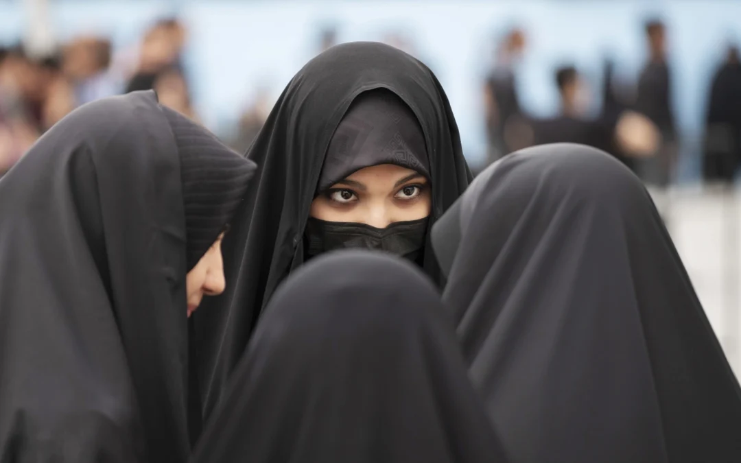 Cómo la República Islámica impuso el hiyab en Irán